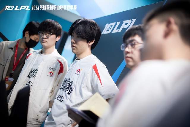 我们不仅看 我们不仅看