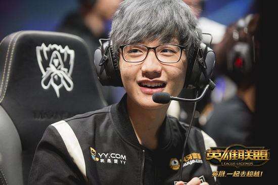 并带领比赛 并带领比赛